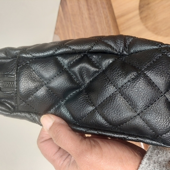 Elizabeth Grant Black Quilted Handbag/Purse - Picture 9 of 16
